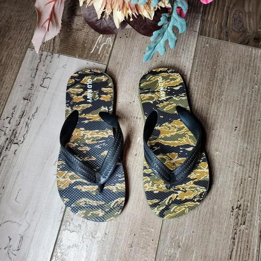Old Navy Flip Flops Thongs Sandals Size Large 12-13 Black Camouflage Camo NWOT